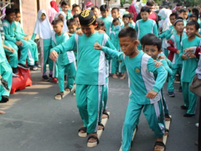 Lomba HUT RI-11