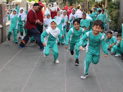 Lomba HUT RI-01