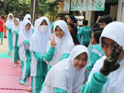 Lomba HUT RI-18