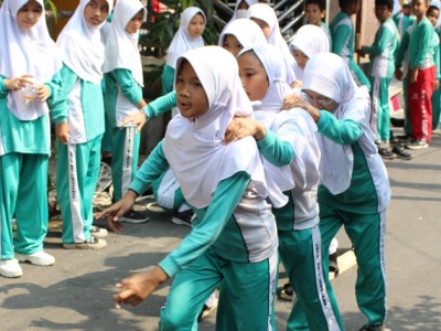 Lomba HUT RI-13