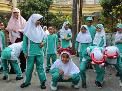 Lomba HUT RI-14